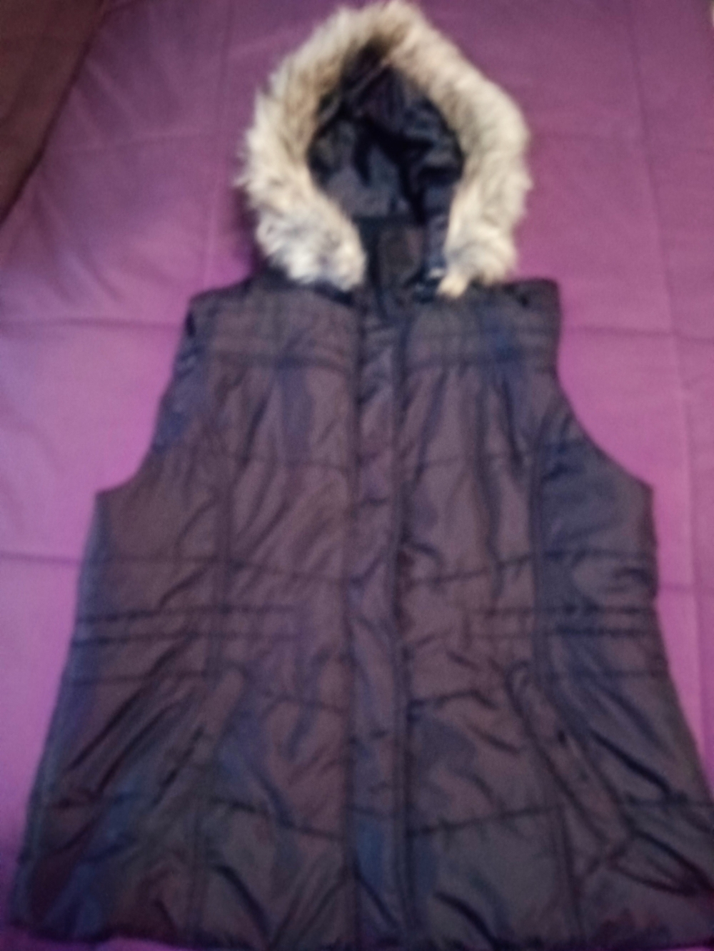 New York & Company Black Quilted Hooded Vest with Gray Faux Fur Trim